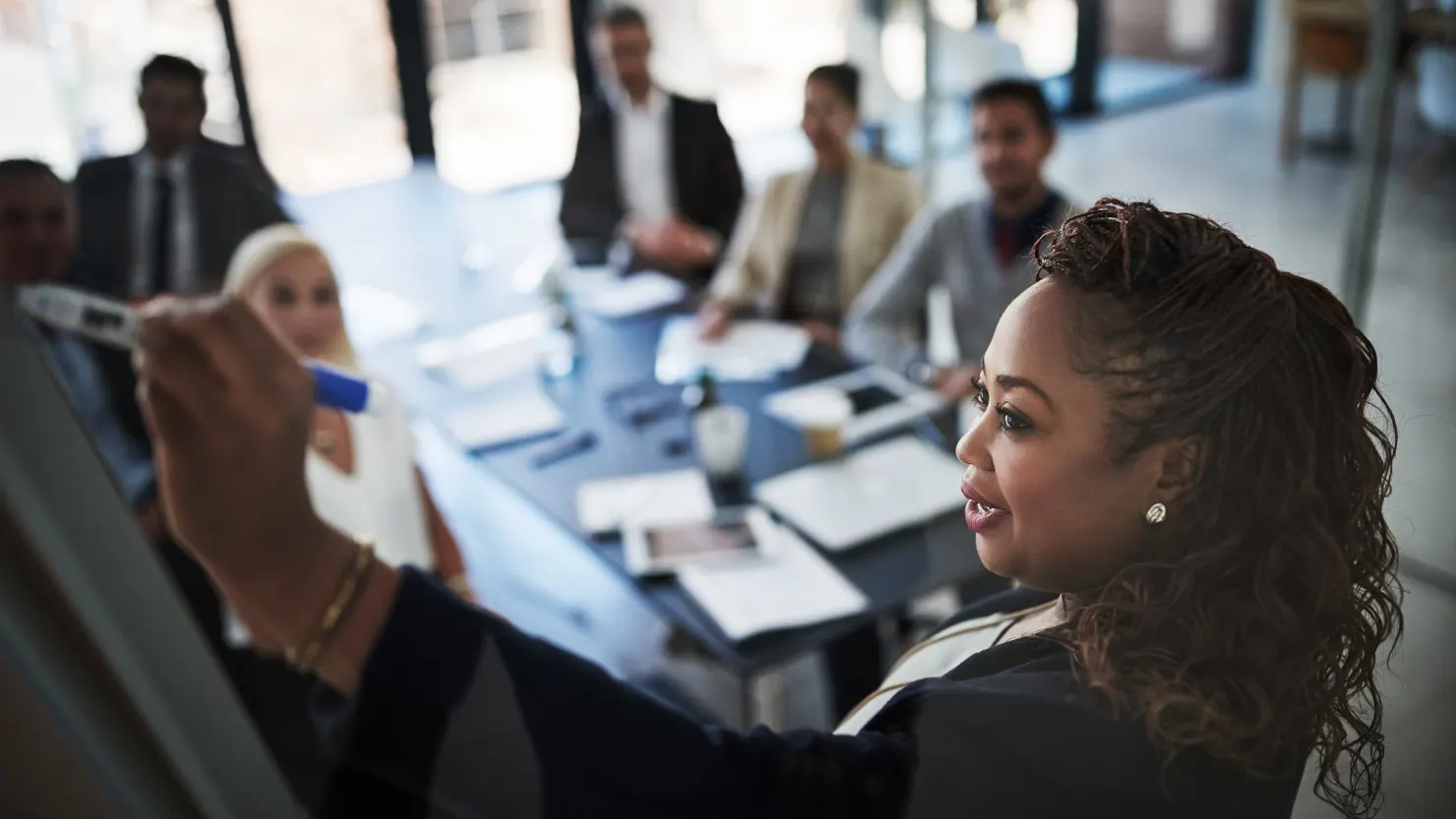 105643264-1545422639126youngbusinesswoman-ezgif.com-webp-to-png-converter